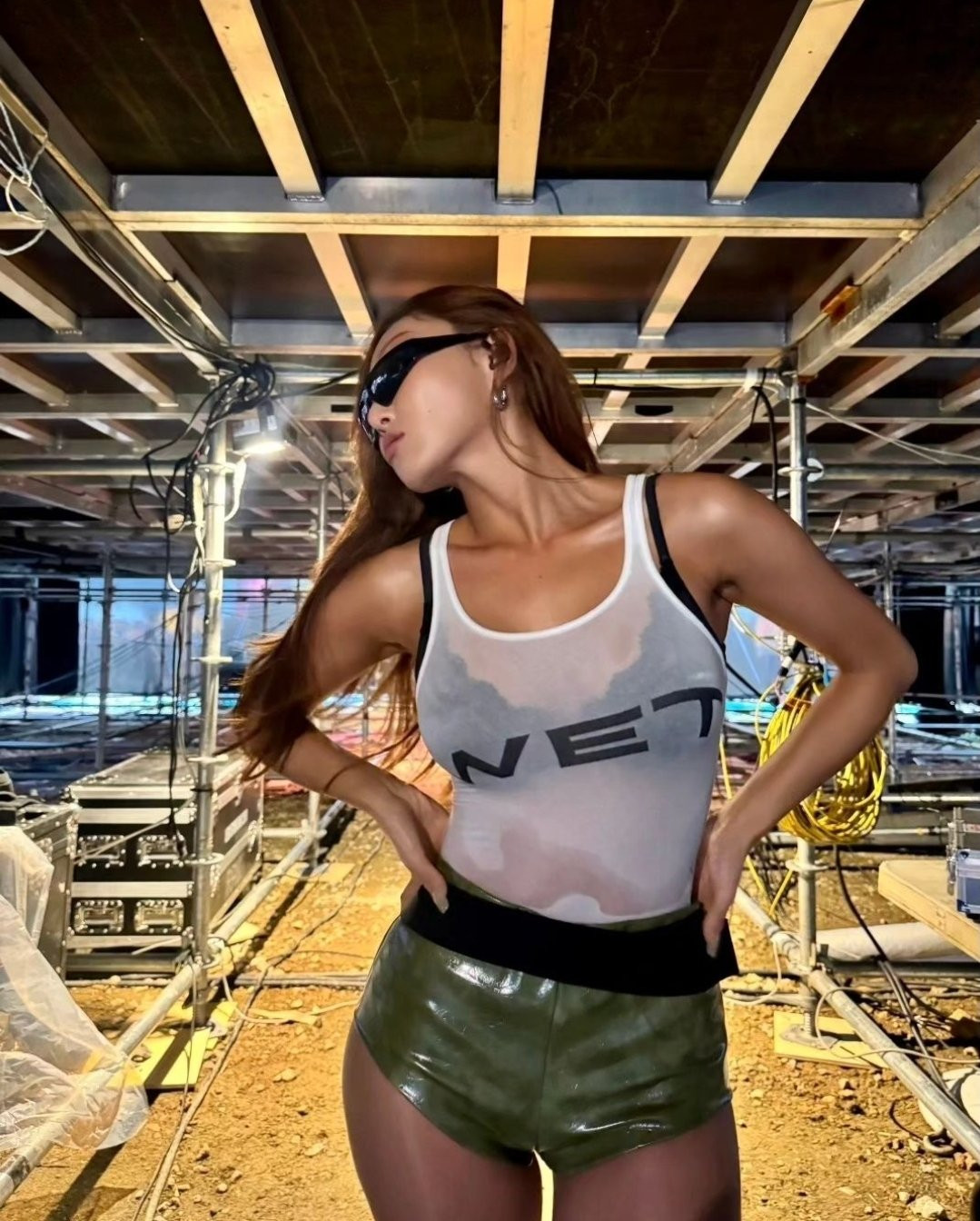 Nữ ca sĩ 28 tuổi theo đuổi phong cách gợi cảm với lối trình diễn cuốn hút. Cô là cái tên thường xuyên góp mặt tại lễ hội nhạc nước. Nữ ca sĩ 28 tuổi theo đuổi phong cách gợi cảm với lối trình diễn cuốn hút. Cô là cái tên thường xuyên góp mặt tại lễ hội nhạc nước.