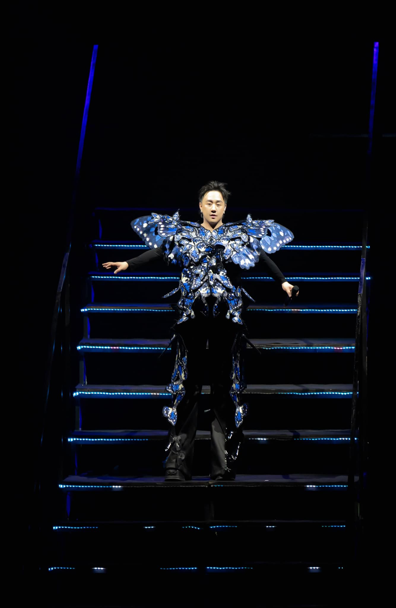 Sân khấu đầu tư của Trung Quân trong đêm concert gần 10.000 khán giả.