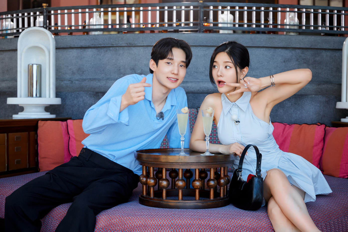 Hai game show ca nhạc của 63 nam nghệ sĩ khiến thị trường game show Việt sục sôi hơn bao giờ hết. Hai game show ca nhạc của 63 nam nghệ sĩ khiến thị trường game show Việt sục sôi hơn bao giờ hết.