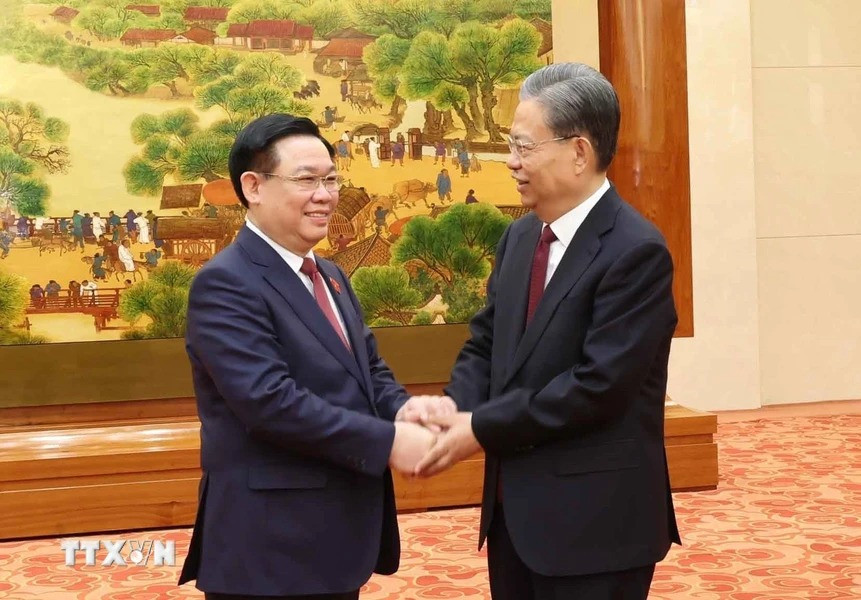 Chủ tịch Quốc hội Vương Đình Huệ với Ủy viên trưởng Ủy ban Thường vụ Nhân đại toàn quốc Trung Quốc Triệu Lạc Tế. Ảnh: Nhan Sáng/TTXVN