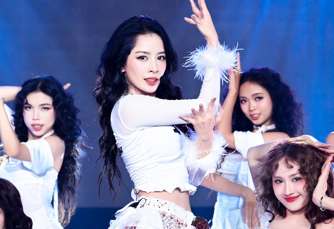 Chi Pu tổ chức fancon đầu tiên sau 15 hoạt động nghệ thuật.