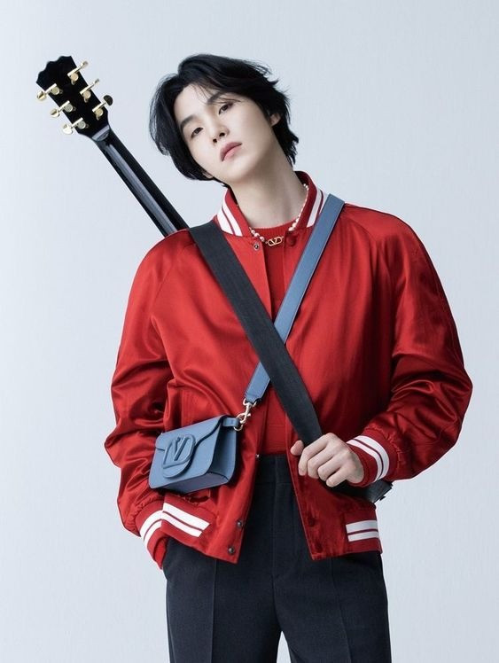 Suga là đại sứ toàn cầu của Valentino. Hợp đồng được công bố trước khi anh nhập ngũ.