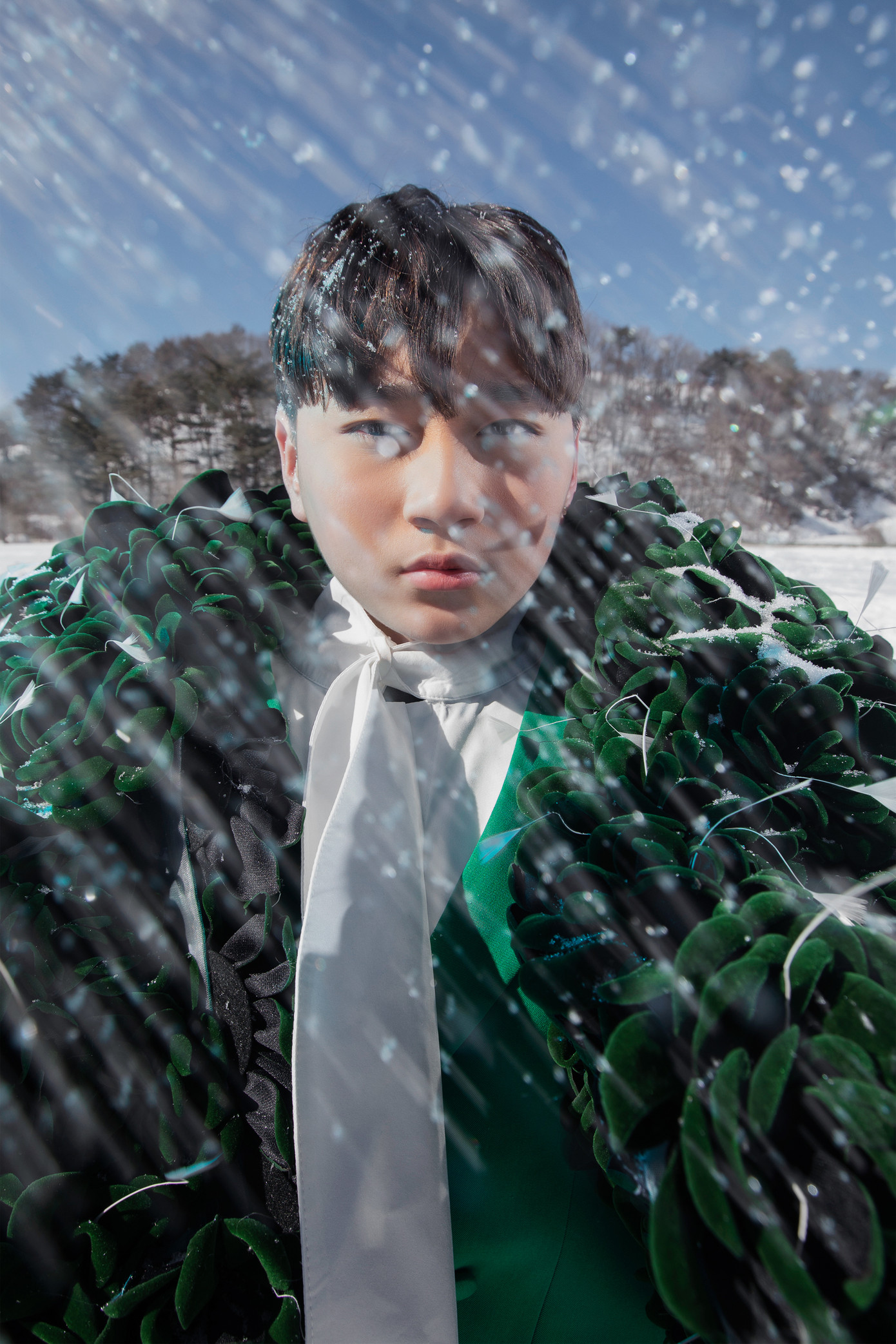 Buổi triển lãm kéo dài ba ngày từ 14-16/3, truyền tải thông điệp: “Tất cả chúng ta đều có thể chạm đến giấc mơ rực rỡ của bản thân - giấc mơ mang tên gọi của sự nỗ lực, niềm tin và hy vọng ‘Rainbow Snow’”. Buổi triển lãm kéo dài ba ngày từ 14-16/3, truyền tải thông điệp: “Tất cả chúng ta đều có thể chạm đến giấc mơ rực rỡ của bản thân - giấc mơ mang tên gọi của sự nỗ lực, niềm tin và hy vọng ‘Rainbow Snow’”.