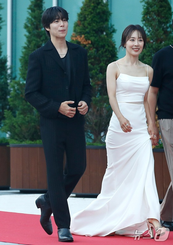 BIFAN đã chọn tám bộ phim cho hạng mục tranh giải quốc tế Bucheon Choice, bao gồm phim kinh dị Handling the undead của Thea Hvistendahl và Suffocating love của Liao Ming Yi, cùng nhiều tác phẩm khác. Trong lần tổ chức thứ 28, BIFAN giới thiệu hạng mục giải thưởng mới dành cho phim do AI tạo ra, đánh dấu cột mốc liên hoan phim Hàn Quốc đầu tiên ghi nhận công nghệ này trong điện ảnh.