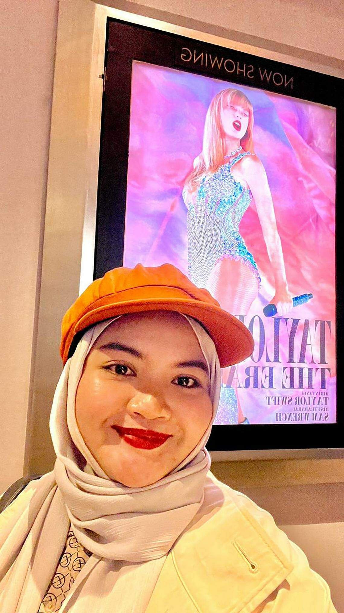 Fan từ khắp quốc gia Đông Nam Á có nhiều cách di chuyển đến Singapore để tiết kiệm chi phí. Ảnh: ST. Fan từ khắp quốc gia Đông Nam Á có nhiều cách di chuyển đến Singapore để tiết kiệm chi phí. Ảnh: ST.