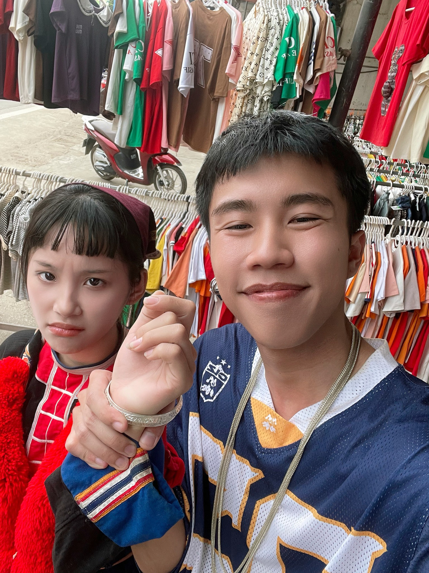 Đi giữa trời rực rỡ quy tụ dàn diễn viên trẻ, Thu Hà và Long Vũ lần đầu đóng chính phim truyền hình giờ vàng.