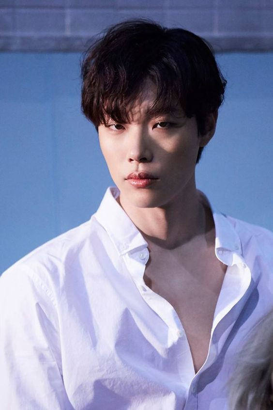Năm 2022, Ryu Jun Yeol vướng tranh cãi đầu cơ bất động sản. Nhiều người cáo buộc nam diễn viên thành lập công ty ma để được ưu đãi cho vay. Sau khi hoàn thành đã bán nhận lợi nhuận khổng lồ vì không bị đánh thuế mua lại, phí xây dựng và phí lãi suất. Công ty chủ quản nam diễn viên nói Ryu Jun Yeol có ý định xây tòa nhà để kinh doanh quần áo. Tuy nhiên kế hoạch hoãn do đại dịch COVID-19. Năm 2022, Ryu Jun Yeol vướng tranh cãi đầu cơ bất động sản. Nhiều người cáo buộc nam diễn viên thành lập công ty ma để được ưu đãi cho vay. Sau khi hoàn thành đã bán nhận lợi nhuận khổng lồ vì không bị đánh thuế mua lại, phí xây dựng và phí lãi suất. Công ty chủ quản nam diễn viên nói Ryu Jun Yeol có ý định xây tòa nhà để kinh doanh quần áo. Tuy nhiên kế hoạch hoãn do đại dịch COVID-19.