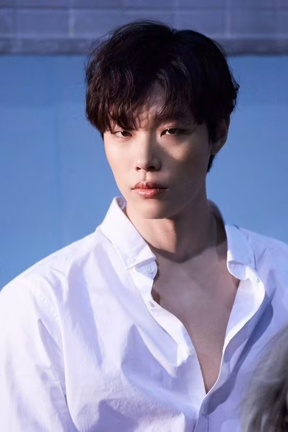 Năm 2022, Ryu Jun Yeol vướng tranh cãi đầu cơ bất động sản. Nhiều người cáo buộc nam diễn viên thành lập công ty ma để được ưu đãi cho vay. Sau khi hoàn thành đã bán nhận lợi nhuận khổng lồ vì không bị đánh thuế mua lại, phí xây dựng và phí lãi suất. Công ty chủ quản nam diễn viên nói Ryu Jun Yeol có ý định xây tòa nhà để kinh doanh quần áo. Tuy nhiên kế hoạch hoãn do đại dịch COVID-19.