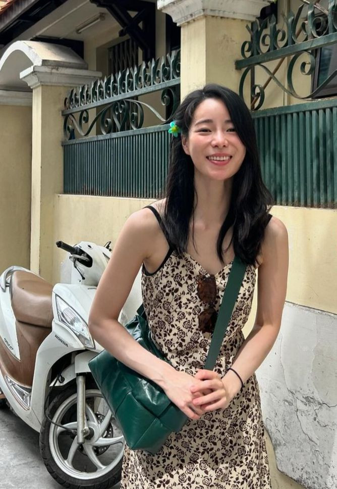 Khoảnh khắc đời thường của nữ diễn viên The Glory. Khoảnh khắc đời thường của nữ diễn viên The Glory.