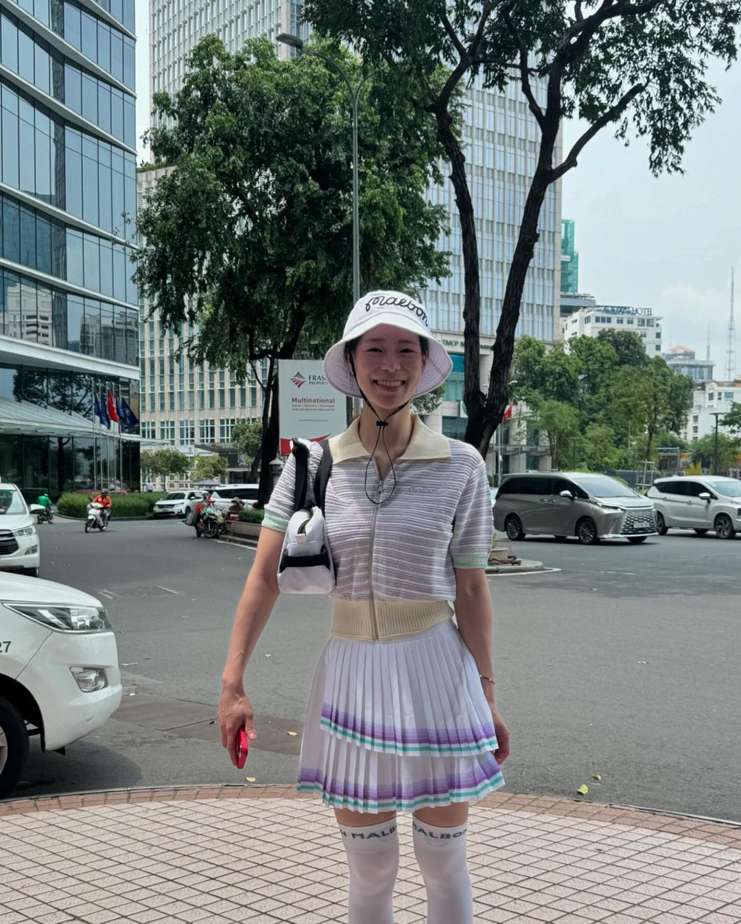 Hồi tháng 9, nữ diễn viên đến TPHCM chơi golf. Cô không nói rõ địa điểm nhưng người hâm mộ vẫn nhận ra Ji Yeon đến Việt Nam. Hồi tháng 9, nữ diễn viên đến TPHCM chơi golf. Cô không nói rõ địa điểm nhưng người hâm mộ vẫn nhận ra Ji Yeon đến Việt Nam.