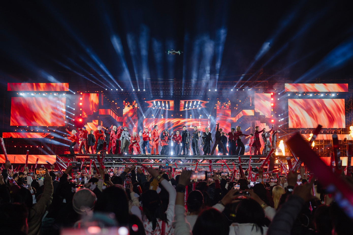 Concert Anh trai vượt ngàn chông gai diễn ra hoàng tráng tại Hưng Yên, hút hàng chục nghìn khán giả Thủ đô, không ít khán giả bay về từ nước ngoài, từ các vùng miền đến xem 31 anh tài. Đêm diễn không đầy đủ nghệ sĩ do MC Thành Trung và Liên Bỉnh Phát vướng lịch trình cá nhân.