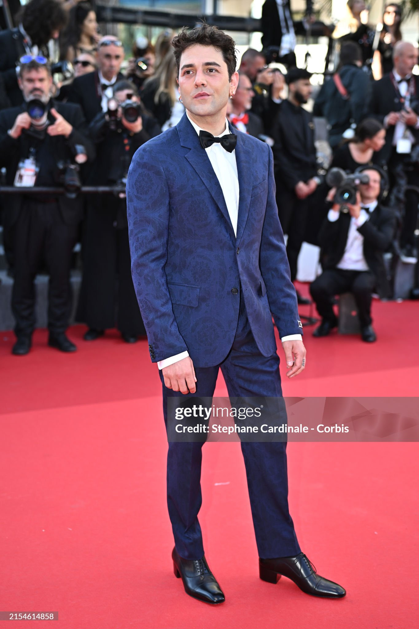 Xavier Dolan và Pierfrancesco Favino (phải) diện vest lịch lãm.