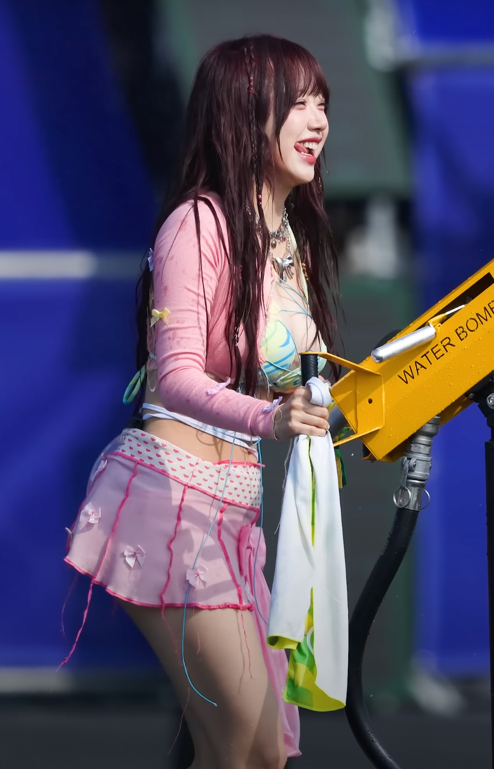 Jeewon sinh năm 1999, từng có thời gian hoạt động trong nhóm Good Day. Năm 2020, cô ra mắt trong nhóm nhạc 7 thành viên Cigntaure, gồm Jeewon, Chaesol, Ye Ah, Semi, Belle, Seline và Sunn. Chỉ sau một năm, Sunn và Ye Ah rời nhóm, Cigntaure bổ sung thêm Dohee.