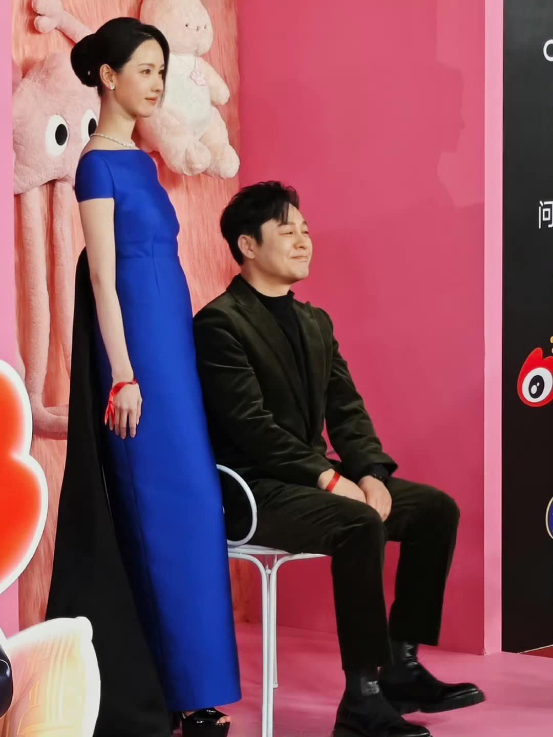 Bộ váy xanh đơn điệu khiến Trần Đô Linh bị già hơn tuổi. Ngôi sao Trường Nguyệt Tẫn Minh bị chê tạo hình xấu, nhạt nhòa so với đồng nghiệp. Bộ váy xanh đơn điệu khiến Trần Đô Linh bị già hơn tuổi. Ngôi sao Trường Nguyệt Tẫn Minh bị chê tạo hình xấu, nhạt nhòa so với đồng nghiệp.