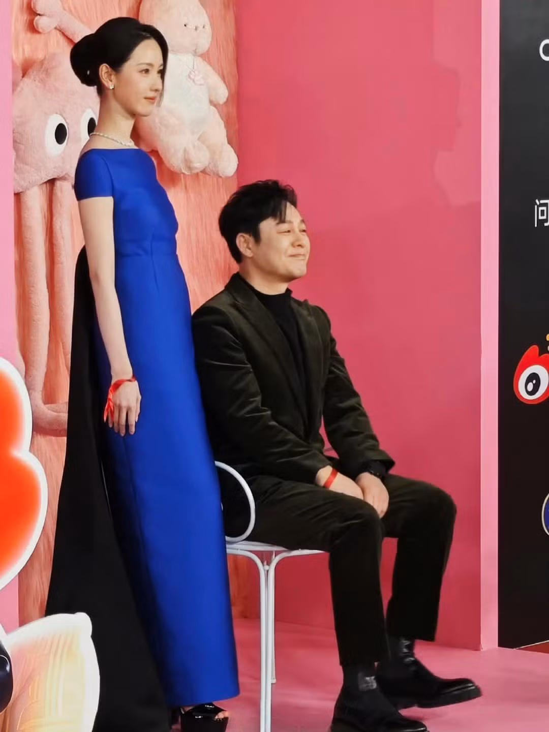 Bộ váy xanh đơn điệu khiến Trần Đô Linh bị già hơn tuổi. Ngôi sao Trường Nguyệt Tẫn Minh bị chê tạo hình xấu, nhạt nhòa so với đồng nghiệp. Bộ váy xanh đơn điệu khiến Trần Đô Linh bị già hơn tuổi. Ngôi sao Trường Nguyệt Tẫn Minh bị chê tạo hình xấu, nhạt nhòa so với đồng nghiệp.