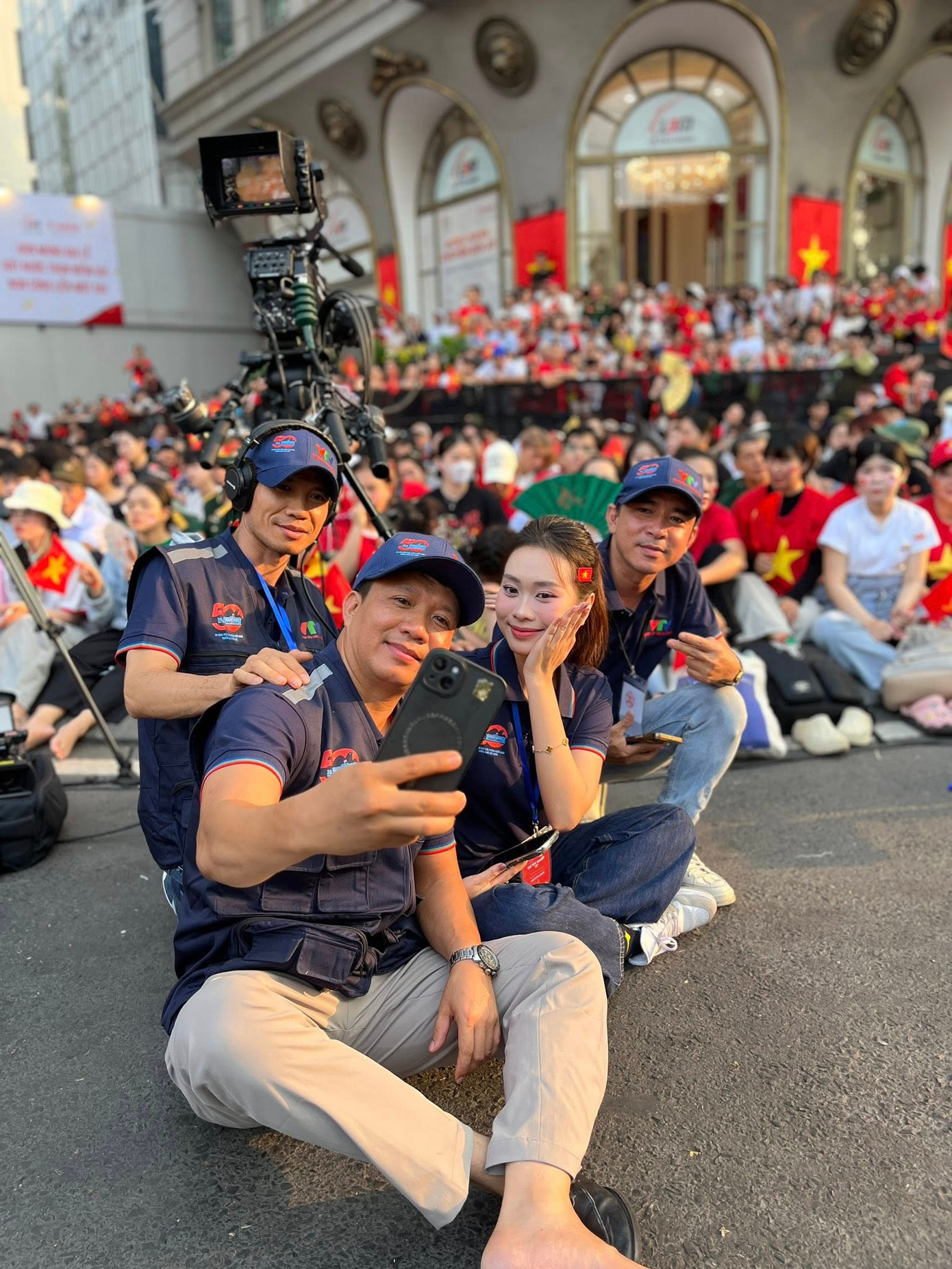 MC Ban Mai cùng đồng nghiệp.