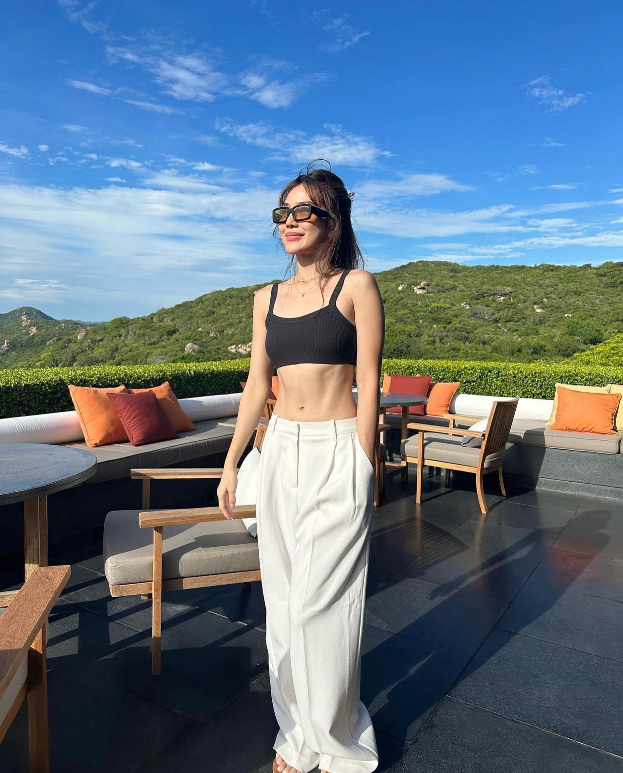 Nữ diễn viên Thái Lan Prang Kannarun mới đây chia sẻ loạt ảnh tới Ninh Thuận, Việt Nam du lịch cùng bạn bè trên trang cá nhân hơn 6,2 triệu người theo dõi. Đây là kỳ nghỉ ngắn ngày của cô sau dự án dài hơi.