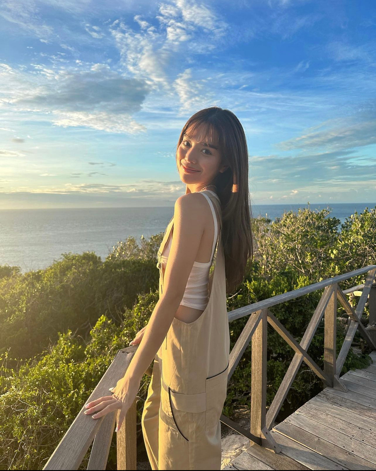 Bên cạnh việc nghỉ dưỡng, mỹ nhân Thái có nhiều hoạt động khám phá thiên nhiên hùng vĩ ở Ninh Hải, tỉnh Ninh Thuận, thuộc địa phận vườn Quốc gia Núi Chúa.