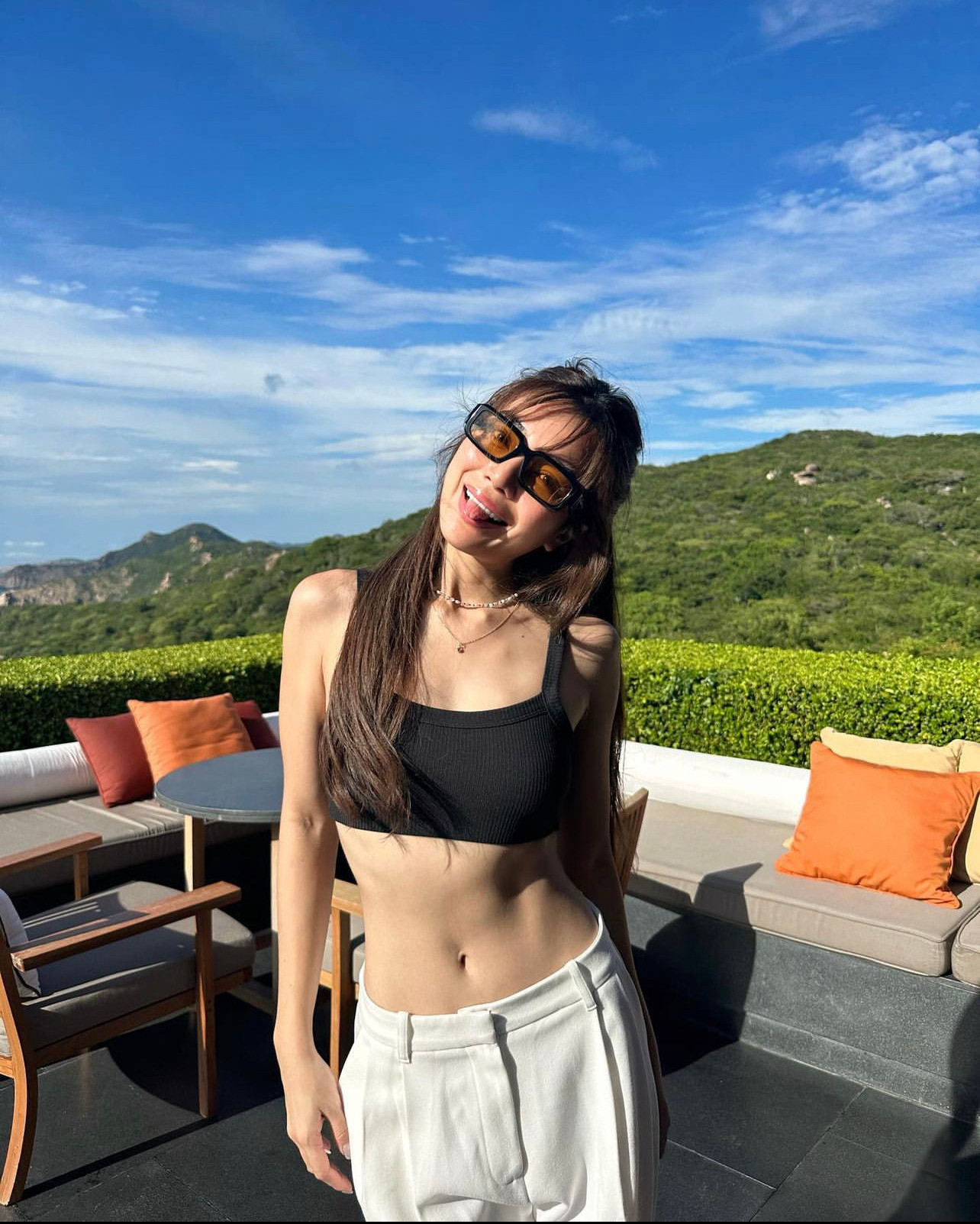 Nữ diễn viên Thái Lan Prang Kannarun mới đây chia sẻ loạt ảnh tới Ninh Thuận, Việt Nam du lịch cùng bạn bè trên trang cá nhân hơn 6,2 triệu người theo dõi. Đây là kỳ nghỉ ngắn ngày của cô sau dự án dài hơi.