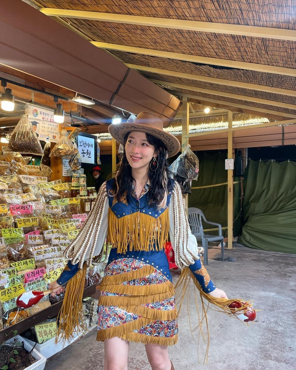 Trước khi bén duyên với môn nghệ thuật thứ bảy, Pyo Ye Jin làm tiếp viên hàng không trong gần 2 năm tại Korea Air. Cô ra mắt năm 2012 trong bộ phim Here Come Mr.Oh của đài MBC và sau đó mở rộng con đường diễn xuất bằng nhiều vai diễn phụ đáng nhớ.