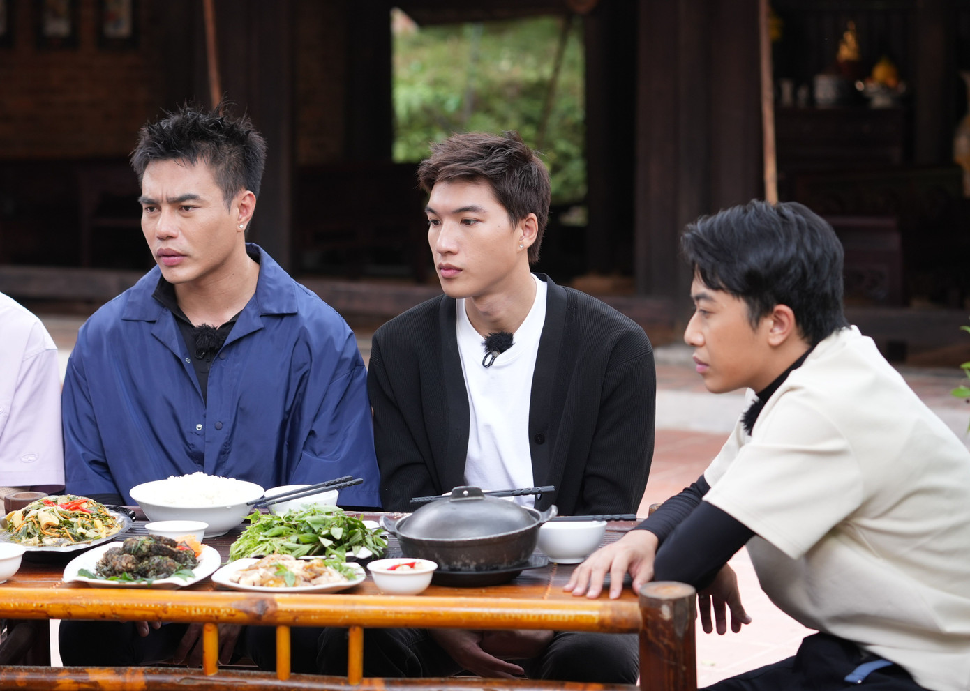 Nhiều cảnh quảng cáo lồng ghép lộ liễu. Ảnh: NSX.