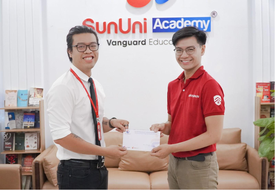 Tiến Đạt xuất sắc đạt kết quả IELTS như mong đợi và được hoàn phần học phí của 2 khoá học