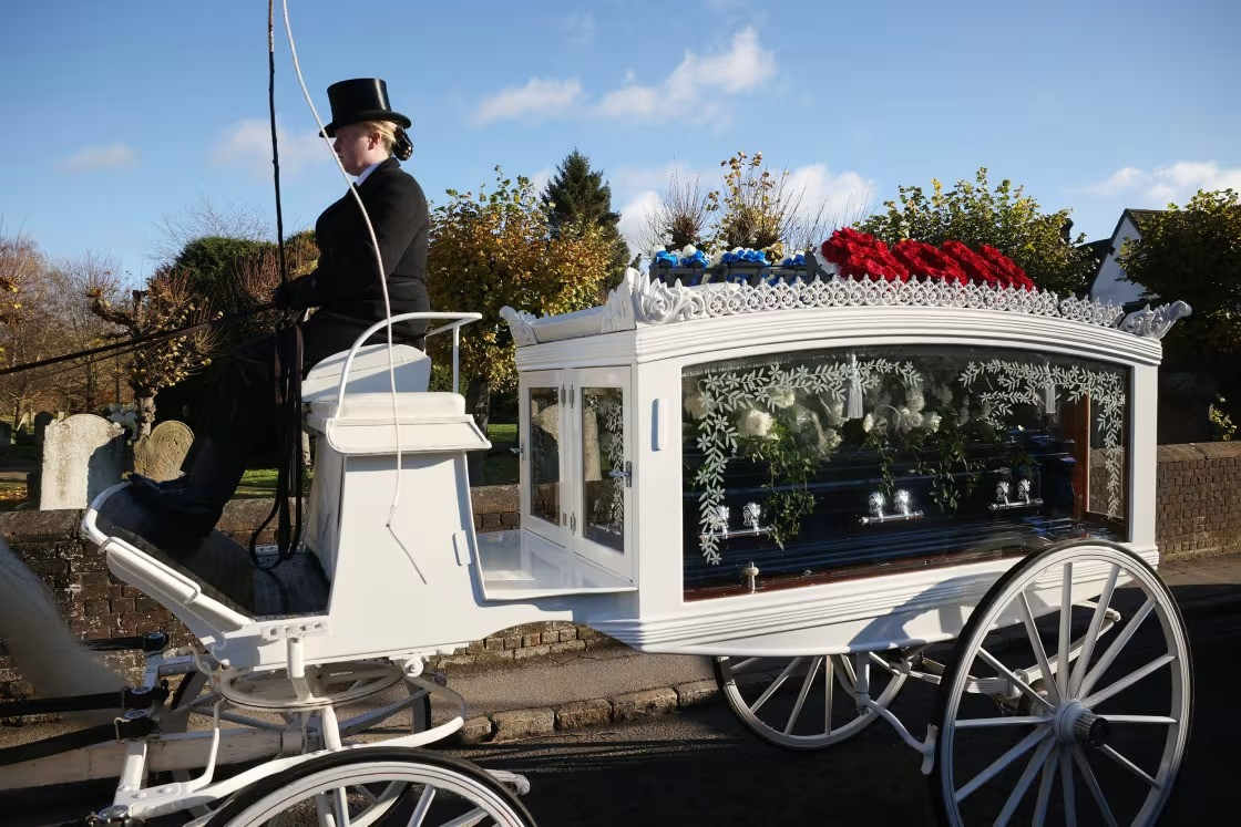 Các thành viên One Direction đến tiễn đưa Liam Payne. Ảnh: Getty, Wire.