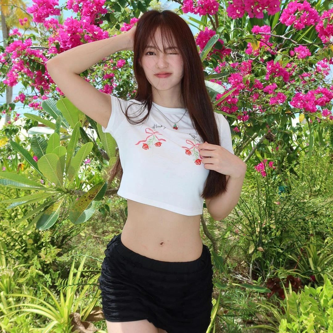 Phong cách đời thường của cô gái được mệnh danh &quot;hot girl số 1 Thái Lan&quot;. Ảnh: @pimtha.