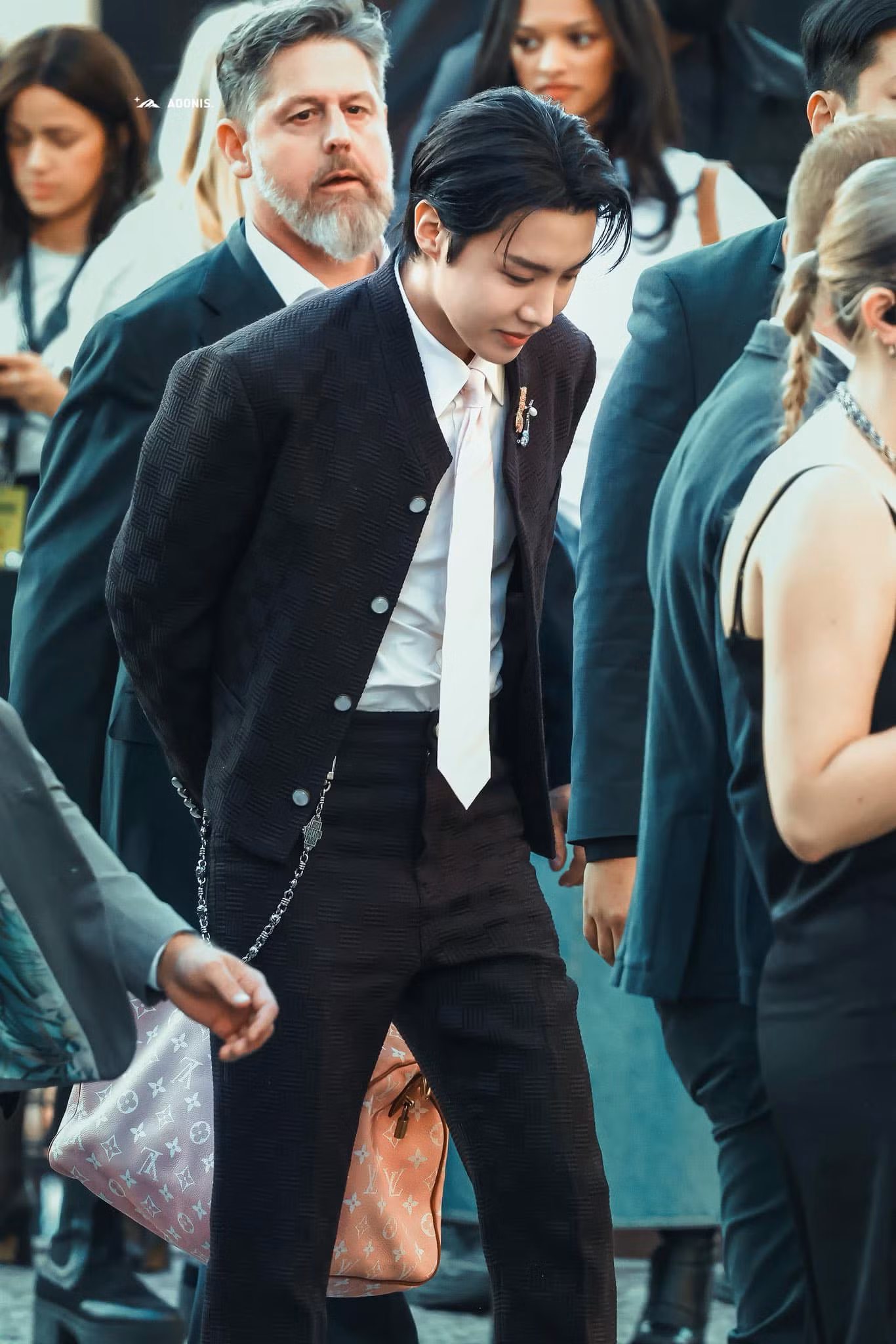 j-hope nổi bật tại show thời trang Louis Vuitton Xuân - Hè 2026.