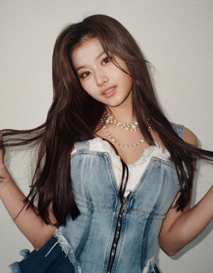 Có thời điểm, Sana chỉ ăn 8 quả cà chua bi mỗi ngày vì áp lực giảm cân.