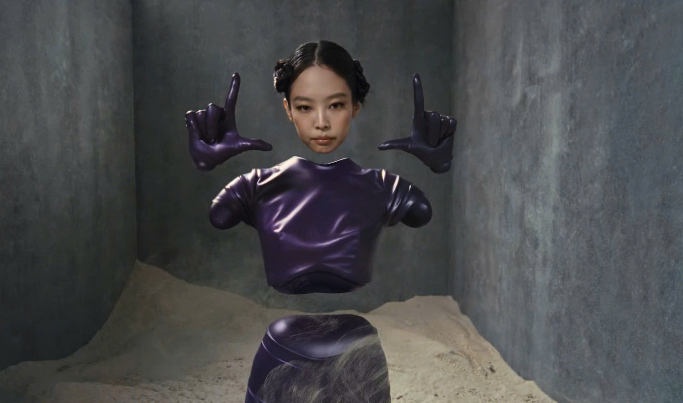 Tạo hình độc lạ của Jennie trong MV mới.