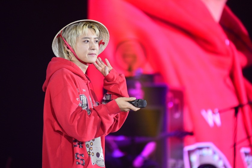 Chanyeol - thành viên nổi tiếng hàng top nhóm nhạc EXO - ế vé, phải thay đổi thiết kế sân khấu khi mở show ở TPHCM hồi tháng 9. Chanyeol - thành viên nổi tiếng hàng top nhóm nhạc EXO - ế vé, phải thay đổi thiết kế sân khấu khi mở show ở TPHCM hồi tháng 9.