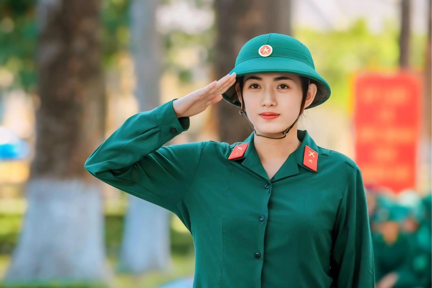 Là chiến sĩ thuộc Bộ Chỉ huy Quân sự tỉnh Đồng Nai, Phương Ngọc đang cùng hàng trăm cán bộ, chiến sĩ đến từ các đơn vị trong toàn quân gấp rút luyện tập cho lễ diễu binh kỷ niệm 50 năm Ngày Giải phóng miền Nam, thống nhất đất nước. Là chiến sĩ thuộc Bộ Chỉ huy Quân sự tỉnh Đồng Nai, Phương Ngọc đang cùng hàng trăm cán bộ, chiến sĩ đến từ các đơn vị trong toàn quân gấp rút luyện tập cho lễ diễu binh kỷ niệm 50 năm Ngày Giải phóng miền Nam, thống nhất đất nước.