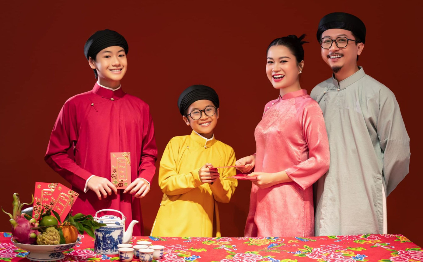 Vợ chồng Hứa Minh Đạt - Lâm Vỹ Dạ tung bộ ảnh chào đón năm mới 2024.