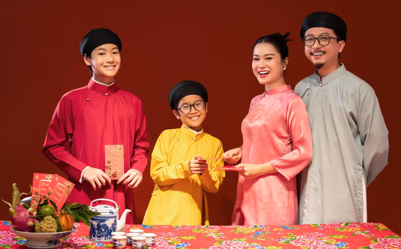 Vợ chồng Hứa Minh Đạt - Lâm Vỹ Dạ tung bộ ảnh chào đón năm mới 2024. Vợ chồng Hứa Minh Đạt - Lâm Vỹ Dạ tung bộ ảnh chào đón năm mới 2024.