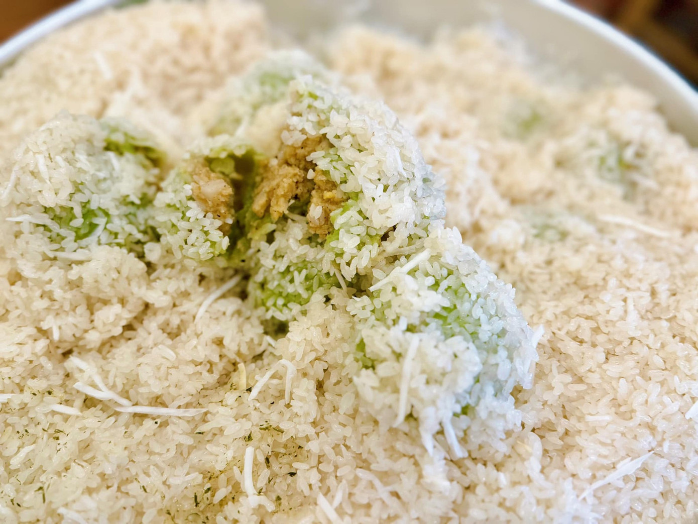 Mỗi suất xôi khúc được bán với giá 4.000 Won (khoảng 70.000 đồng) Mỗi suất xôi khúc được bán với giá 4.000 Won (khoảng 70.000 đồng)