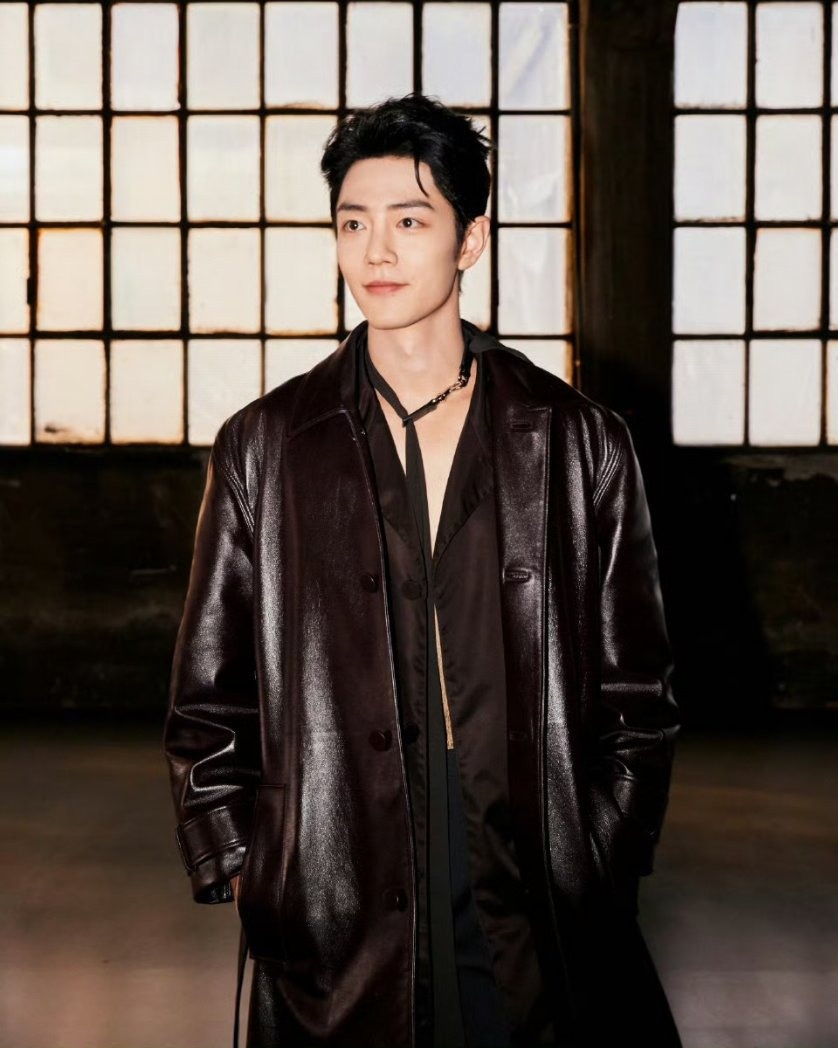 Nam diễn viên Tiêu Chiến xuất hiện tại Milan Fashion Week 2024 với vai trò người đại diện thương hiệu Gucci. Trước đó, Tiêu Chiến có mặt tại show của Tod. Nam diễn viên được nhiều người hâm mộ đón đợi, nhiều từ khóa liên quan đến anh tại tuần lễ thời trang chiếm lĩnh hot search Weibo Trung Quốc. Ảnh: Getty, Weibo. Nam diễn viên Tiêu Chiến xuất hiện tại Milan Fashion Week 2024 với vai trò người đại diện thương hiệu Gucci. Trước đó, Tiêu Chiến có mặt tại show của Tod. Nam diễn viên được nhiều người hâm mộ đón đợi, nhiều từ khóa liên quan đến anh tại tuần lễ thời trang chiếm lĩnh hot search Weibo Trung Quốc. Ảnh: Getty, Weibo.