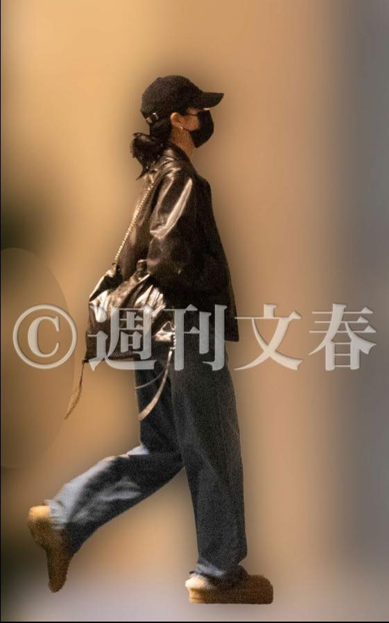 Hình ảnh Kazuha tới nhà hàng được Bunshun chụp lại. Ảnh: Bunshun.