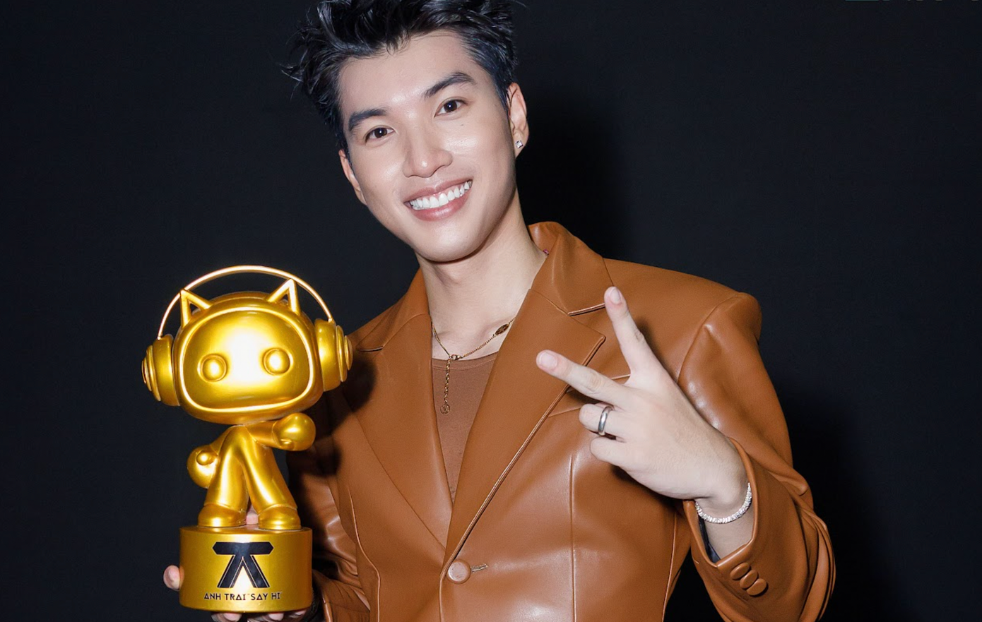 Hieuthuhai nói anh chiến thắng vì nhận được tình yêu lớn từ khán giả. Hieuthuhai nói anh chiến thắng vì nhận được tình yêu lớn từ khán giả.