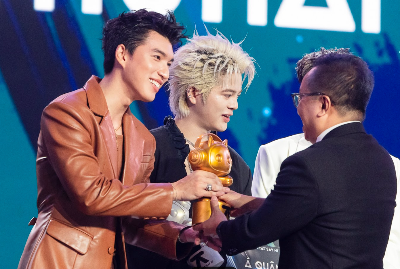 Hieuthuhai là quán quân Anh trai say hi. Hieuthuhai là quán quân Anh trai say hi.