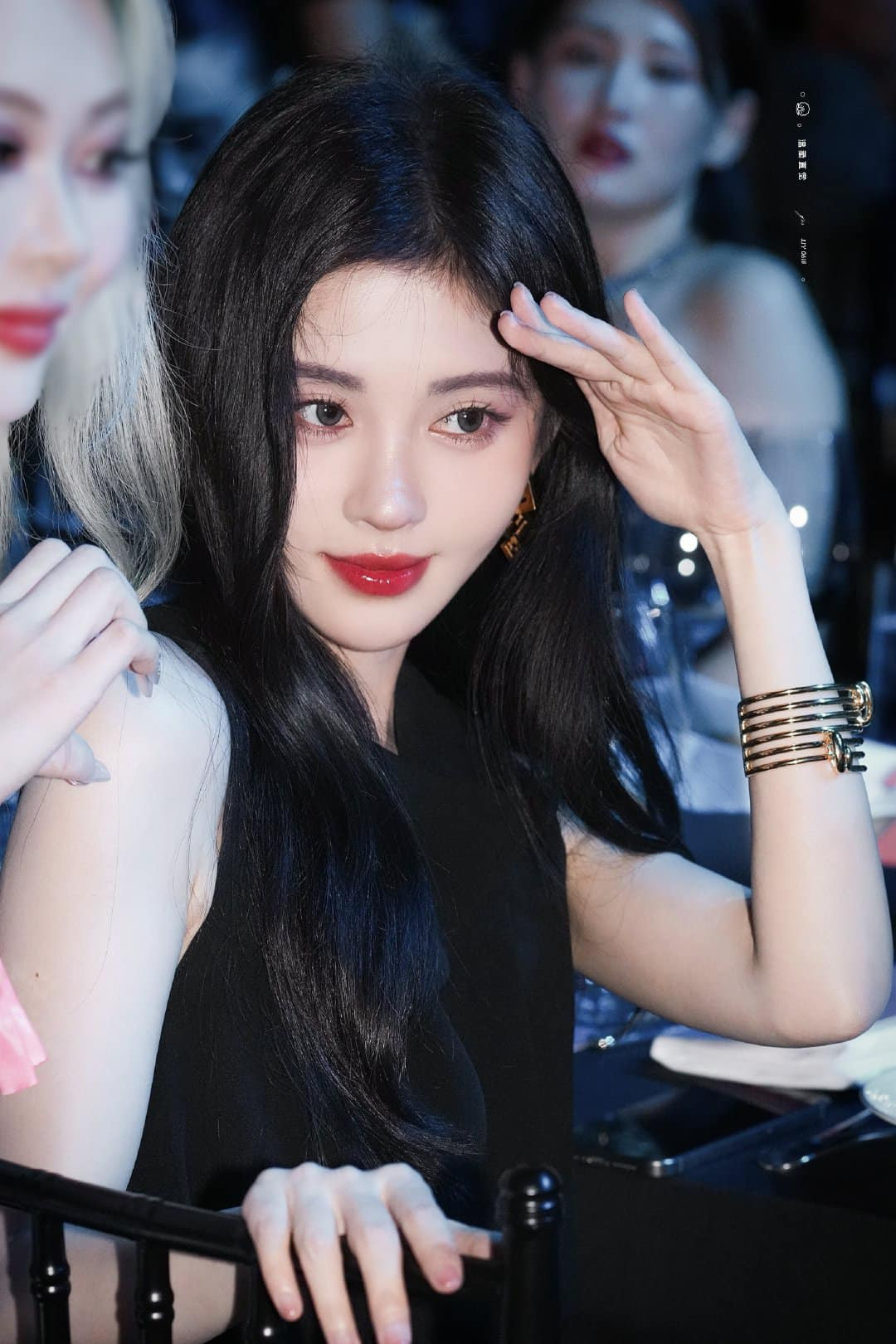 Cúc Tịnh Y nổi tiếng với danh xưng &quot;Mỹ nhân 4000 năm&quot;, cô bị cáo buộc phẫu thuật thẩm mỹ.