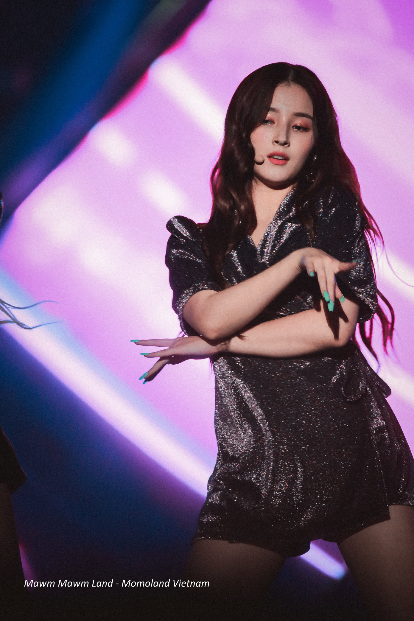 Nữ ca sĩ biểu diễn và làm MC tại lễ trao giải Asia Artist Awards 2019, tổ chức tại sân vận động quốc gia Mỹ Đình, Hà Nội tối 26/11/2019. Sự kiện âm nhạc này có sự tham gia của dàn nghệ sĩ Kpop như Super Junior, SEVENTEEN, TWICE, GOT7, Momoland, Yoona, Ji Chang Wook, Lee Kwang Soo, Kang Daniel... và các nghệ sĩ Việt Nam như Bích Phương, Bảo Thanh, Quốc Trường...