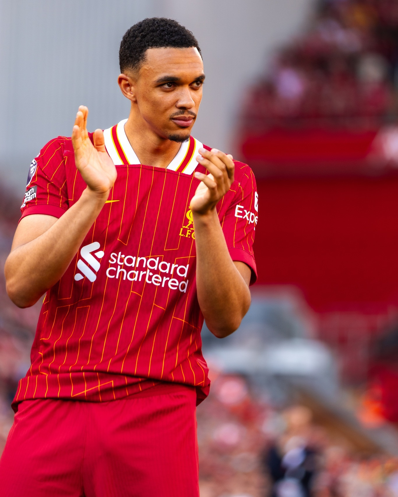 Trent Alexander-Arnold và bạn gái tin đồn Iris Law.