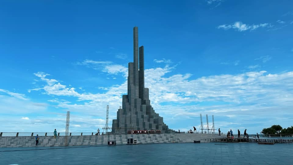 MC Hoàng Linh "check-in" ở Tháp Nghinh Phong, địa điểm ban đầu dự kiến là điểm cầu chung kết Olympia 2024 của Phú Yên. MC Hoàng Linh "check-in" ở Tháp Nghinh Phong, địa điểm ban đầu dự kiến là điểm cầu chung kết Olympia 2024 của Phú Yên.