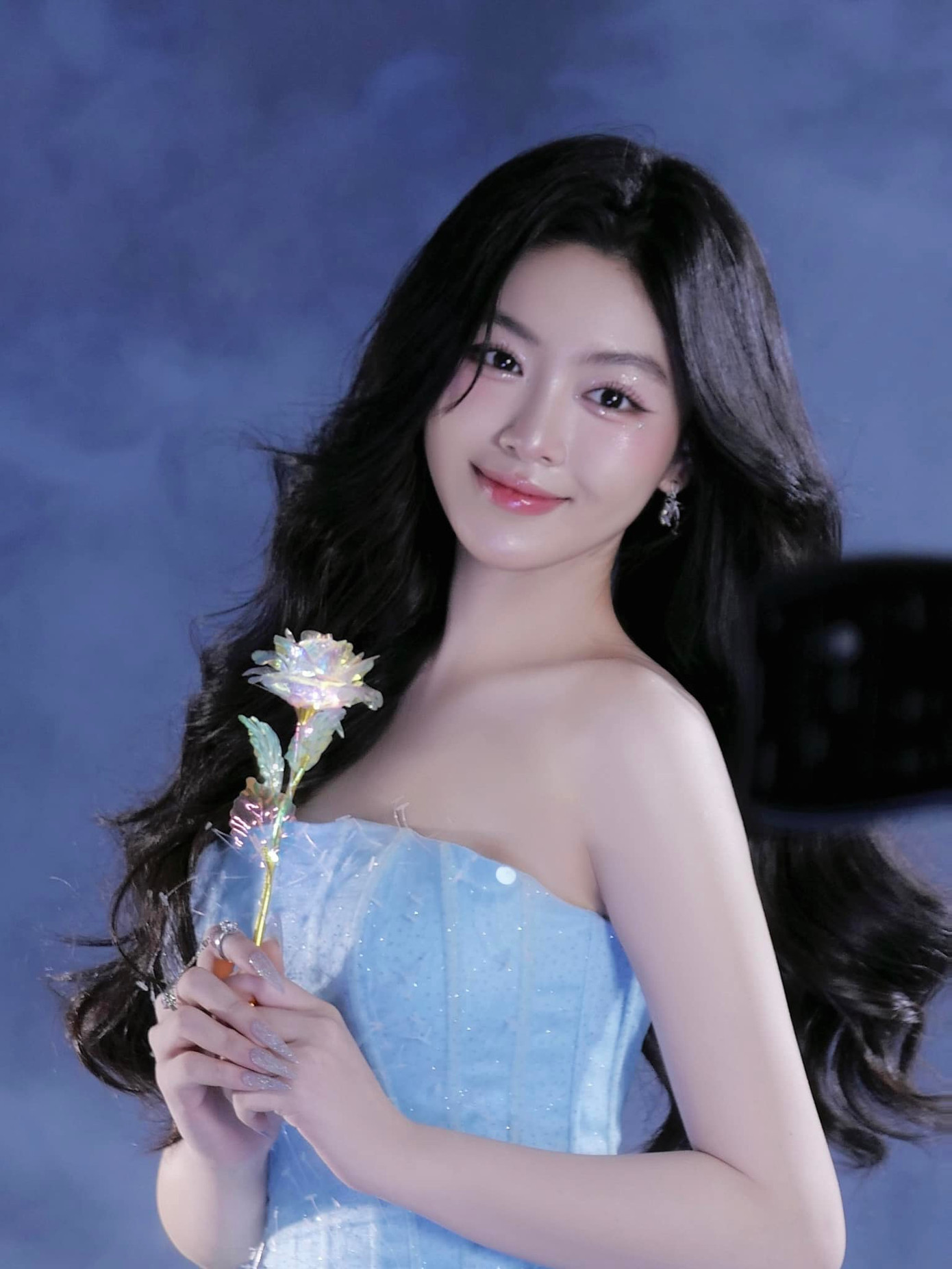 Con gái Quyền Linh ở tuổi 18 được khen xinh như hoa hậu.