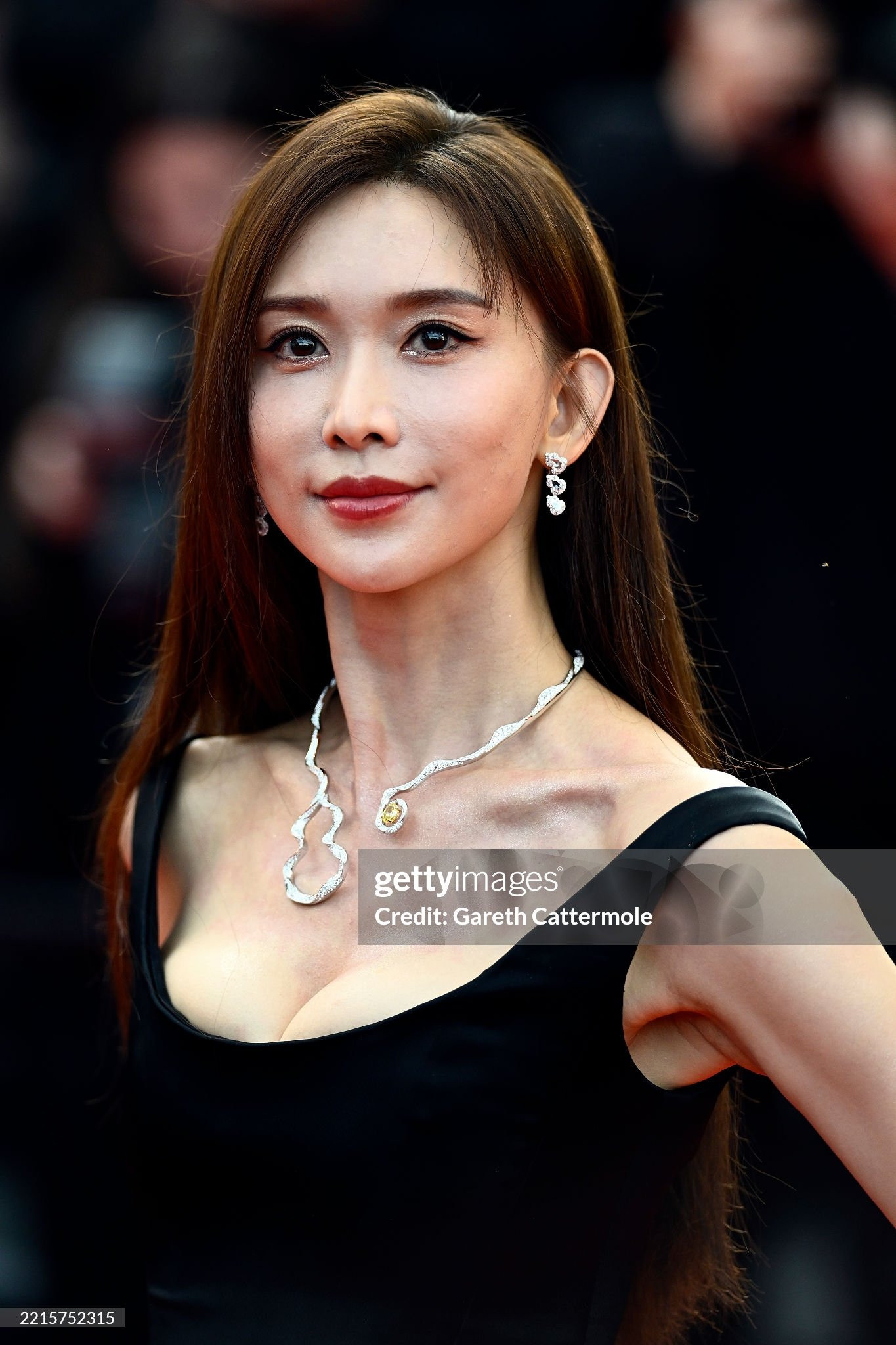 Tạo hình Lâm Chí Linh ở Cannes 2025.