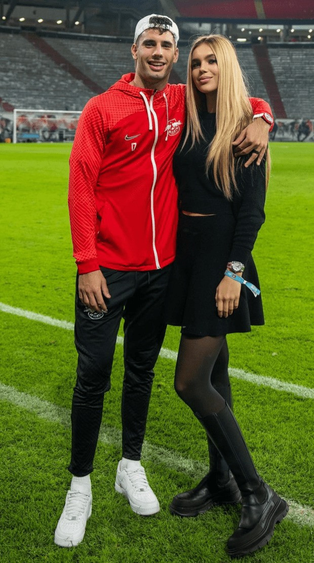 Chưa đầy ba tháng sau khi ký hợp đồng với Liverpool năm 2023, mối quan hệ của Szoboszlai với Fanni có dấu hiệu rạn nứt. Cả hai đều hủy theo dõi nhau và xóa các bức ảnh chụp chung trên trang Instagram cá nhân. Hai bên không lên tiếng về chuyện tình cảm cá nhân, nhưng các nguồn tin khẳng định bộ đôi đã “đường ai nấy đi”.
