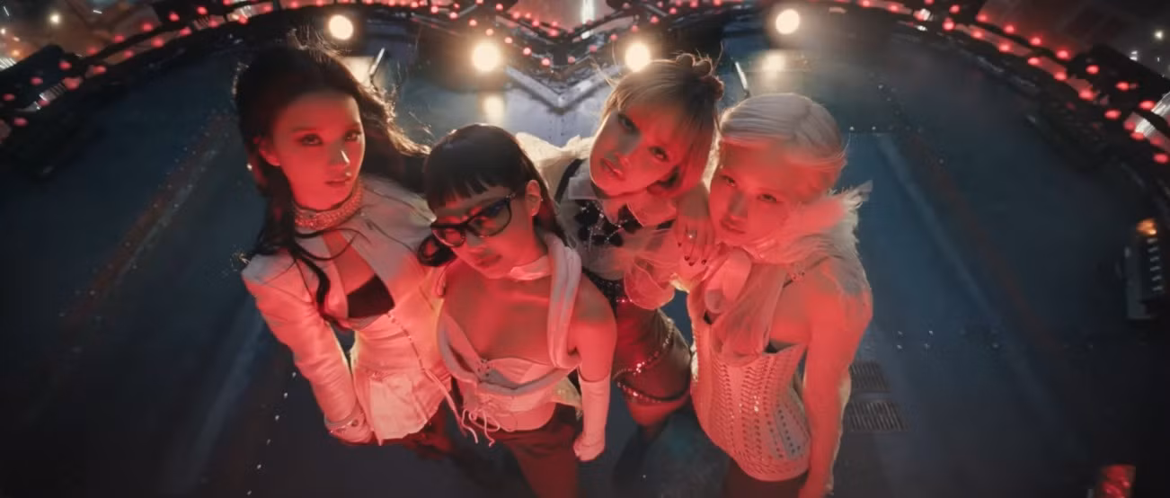 Hình ảnh mới của BlackPink trong MV Jump. Ảnh: CMH.