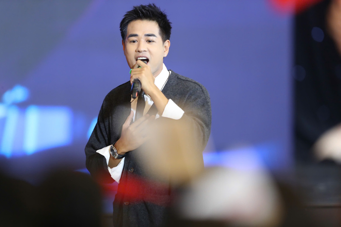 Ca sĩ Khải Đăng trình diễn. Ảnh: Duy Anh.