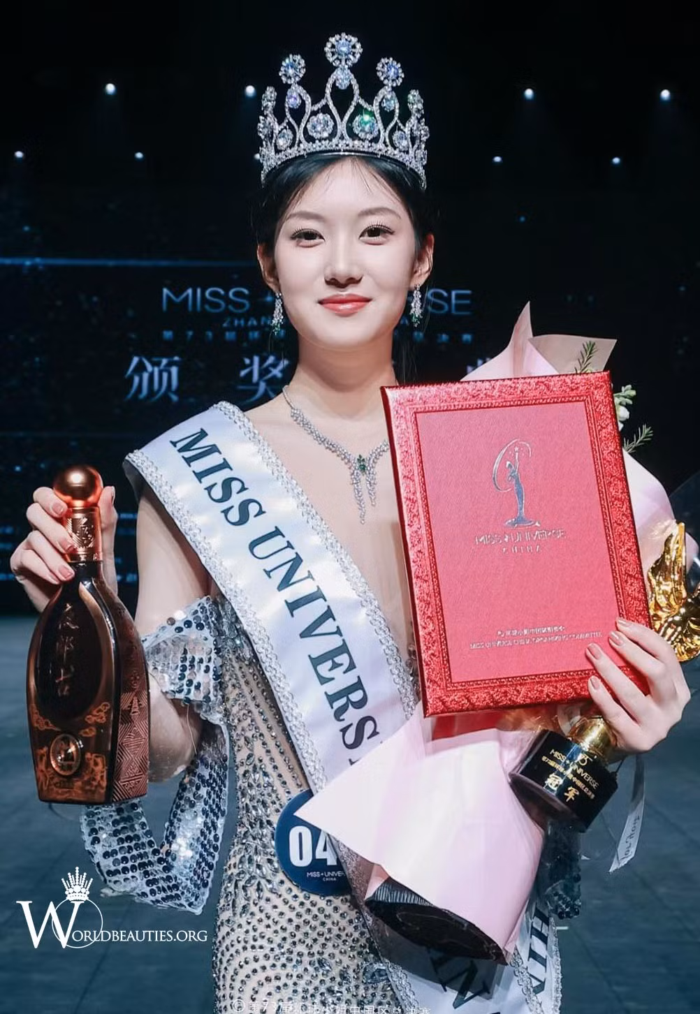 Xinying Zhu - đăng quang Hoa hậu Hoàn vũ Trung Quốc hồi tháng 12/2024 - bị tước vương miện.